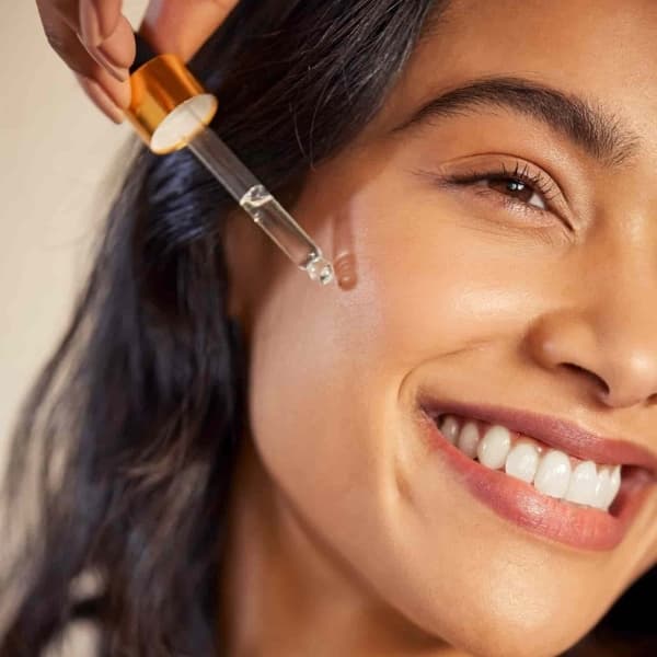 5 Essential Oils to Revitalize Your Skin